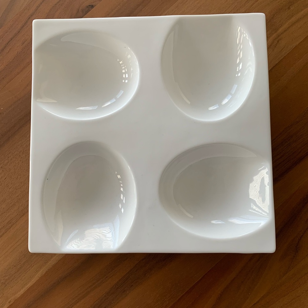 EUC Maxwell Williams white basics appetizer, snack, sweets serving plate. 12”.
